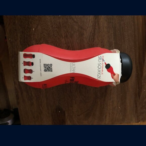 Kenneth Cole Water Bottle - Picture 3 of 3